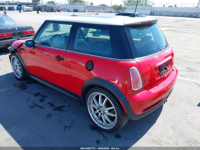 2006 MINI COOPER S WMWRE33516TJ37745 Photo 2