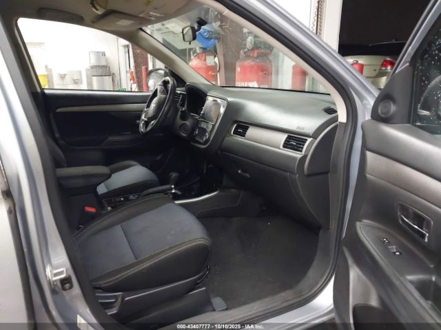 2017 MITSUBISHI OUTLANDER JA4AD3A37HZ043884 Photo 4