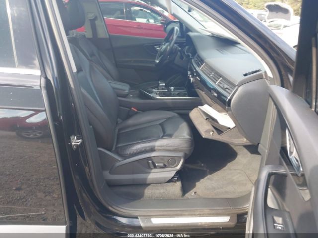 2019 AUDI Q7 WA1LAAF7XKD045845 Photo 4