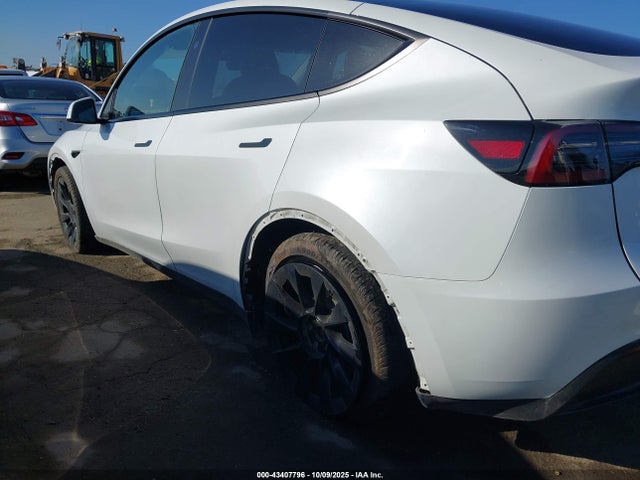 2023 TESLA MODEL Y 7SAYGDEE6PF870456 Photo 5