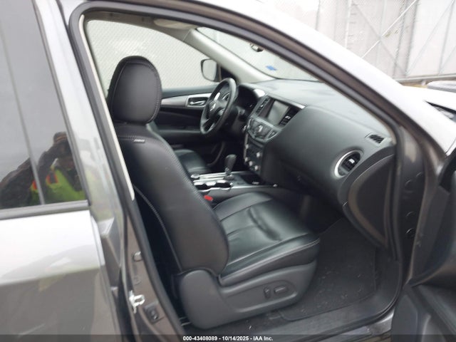 Продажа на аукционе авто 2017 Nissan Pathfinder Platinum/s/sl/sv, vin: 5N1DR2MM0HC689026, номер лота: 43408089