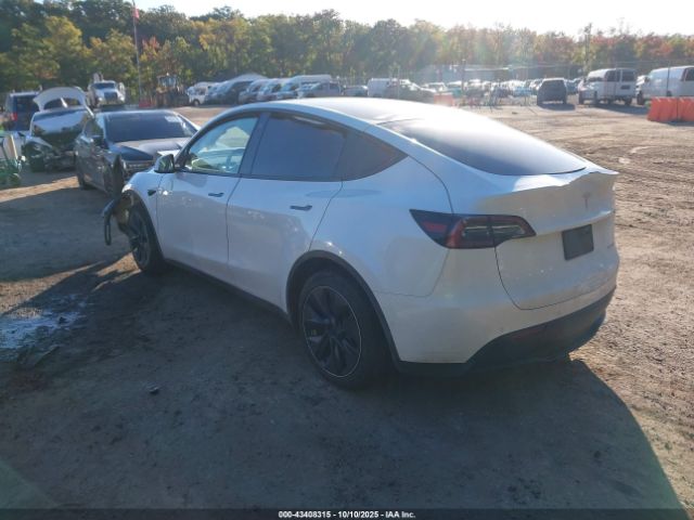2021 TESLA MODEL Y 5YJYGDEE8MF199767 Photo 2