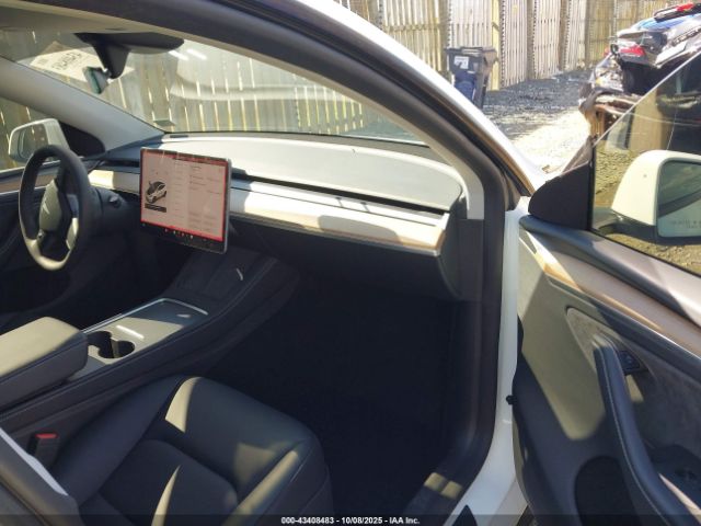 2024 TESLA MODEL Y 7SAYGDEE0RA271052 Photo 4