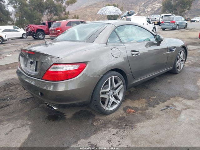 Mercedes-Benz SLK 250 2014 WDDPK4HA4EF090082 Image 4