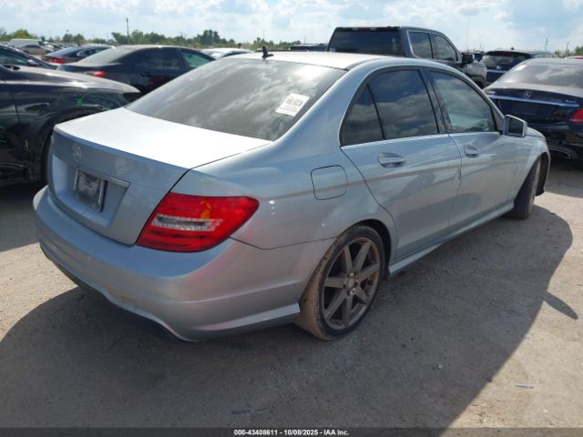 2014 MERCEDES-BENZ C 250 WDDGF4HB4EG245351 Photo 3