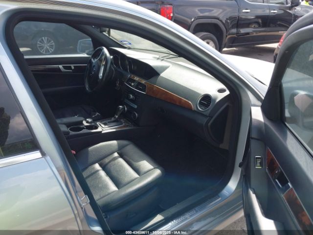 2014 MERCEDES-BENZ C 250 WDDGF4HB4EG245351 Photo 4