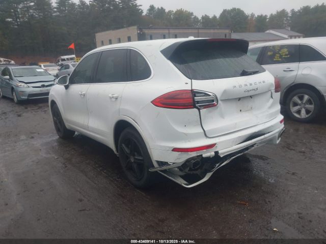 2016 PORSCHE CAYENNE WP1AB2A26GLA93382 Photo 2