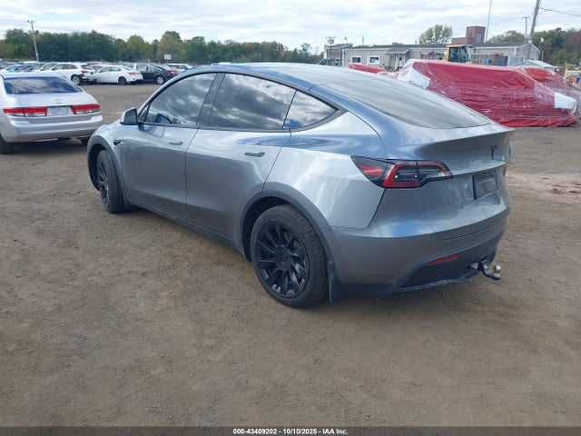 2024 TESLA MODEL Y 7SAYGAEE3RF133068 Photo 2