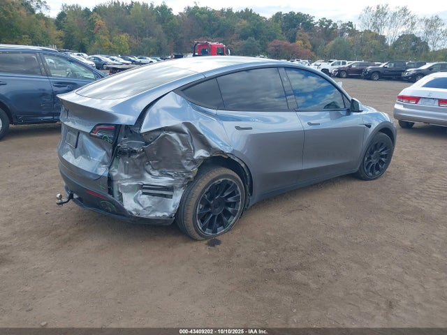 2024 TESLA MODEL Y 7SAYGAEE3RF133068 Photo 3