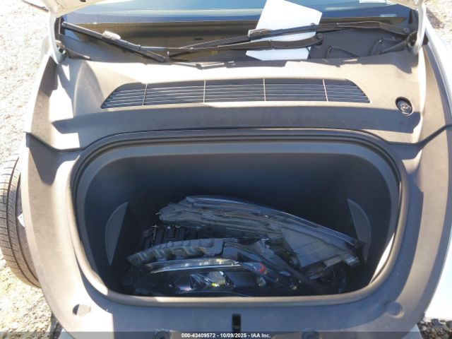 2024 TESLA MODEL Y 7SAYGDEFXRA266725 Photo 9