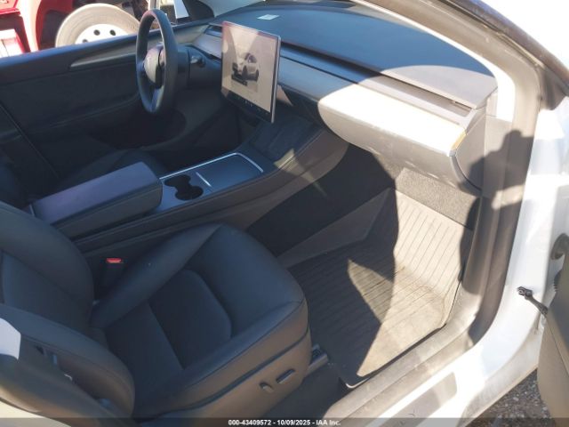 2024 TESLA MODEL Y 7SAYGDEFXRA266725 Photo 4