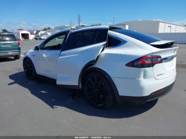 2016 TESLA MODEL X 5YJXCAE22GF002463 Photo 2