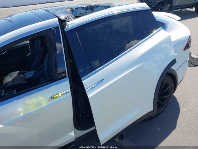 2016 TESLA MODEL X 5YJXCAE22GF002463 Photo 5