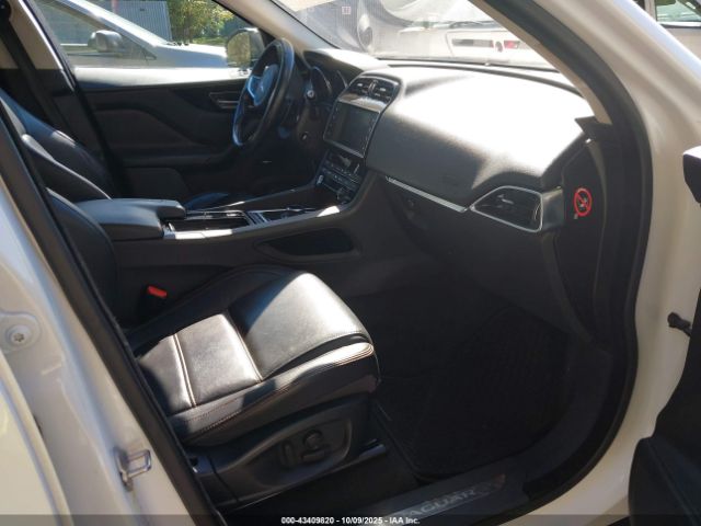 2018 JAGUAR F-PACE SADCK2FX3JA273344 Photo 4