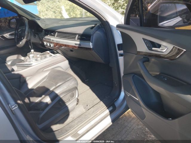 2019 AUDI Q7 WA1LHAF74KD025599 Photo 4