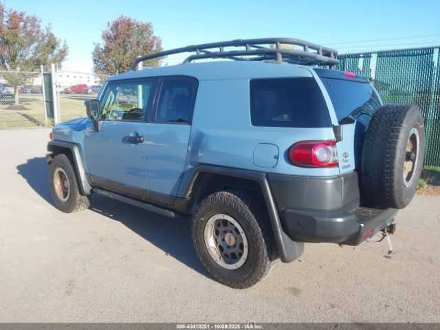 2014 TOYOTA FJ CRUISER JTEBU4BF6EK200393 Photo 2