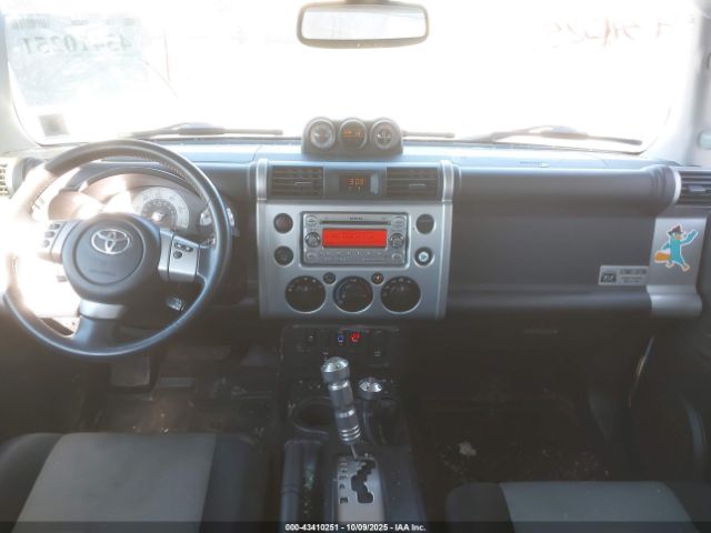 2014 TOYOTA FJ CRUISER JTEBU4BF6EK200393 Photo 4