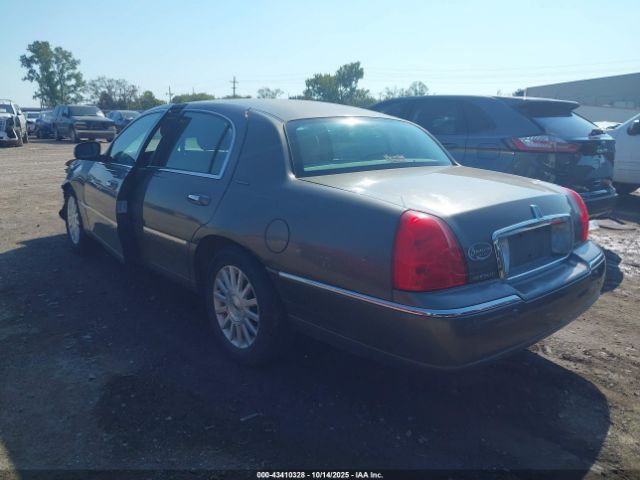 2004 LINCOLN TOWN CAR 1LNHM81W24Y663131 Photo 2