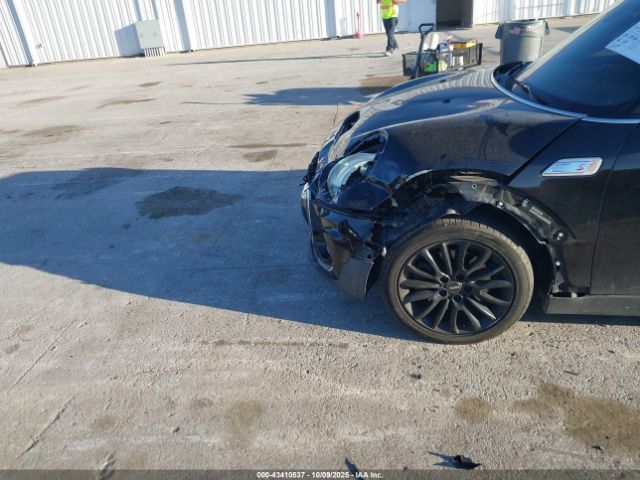 2016 MINI CLUBMAN WMWLN9C5XG2B30845 Photo 5