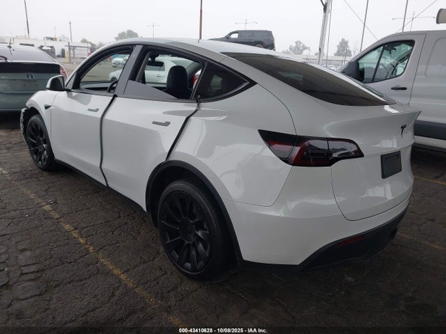 2022 TESLA MODEL Y 7SAYGDEE3NF435570 Photo 2