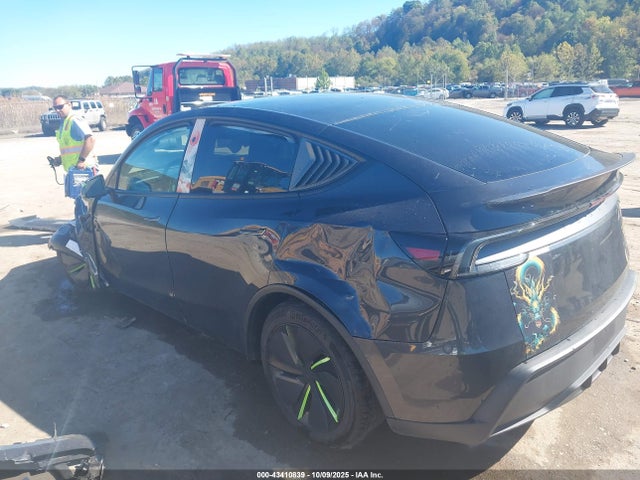 2026 TESLA MODEL Y 7SAYGDED7TF376432 Photo 2