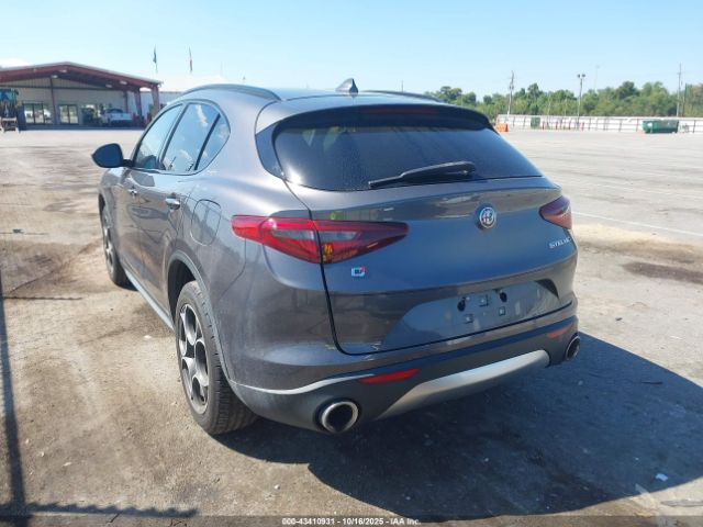 2018 ALFA ROMEO STELVIO ZASFAKPN6J7B80153 Photo 2