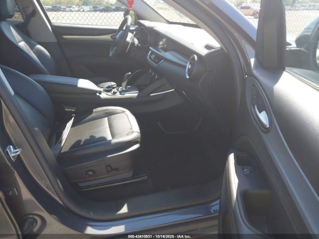 2018 ALFA ROMEO STELVIO ZASFAKPN6J7B80153 Photo 4