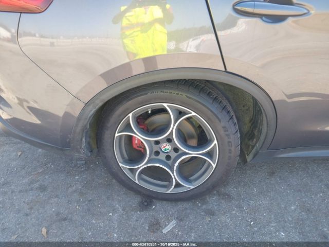 2018 ALFA ROMEO STELVIO ZASFAKPN6J7B80153 Photo 5