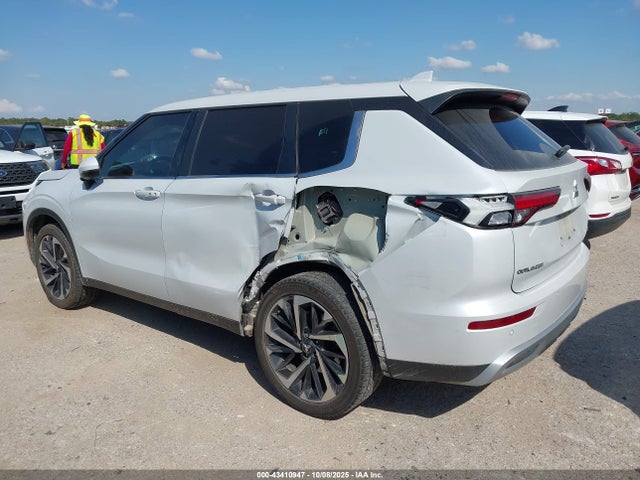2022 MITSUBISHI OUTLANDER JA4J3UA86NZ021388 Photo 2