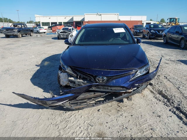 Продажа на аукционе авто 2021 Toyota Camry Le, vin: 4T1C11AK6MU592739, номер лота: 43411336