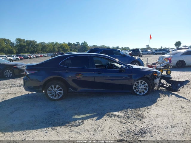 Продажа на аукционе авто 2021 Toyota Camry Le, vin: 4T1C11AK6MU592739, номер лота: 43411336