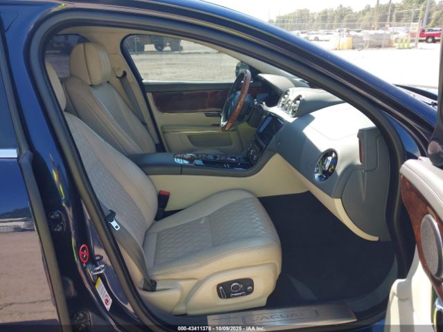 2018 JAGUAR XJ SAJWJ2GD0J8W16846 Photo 4