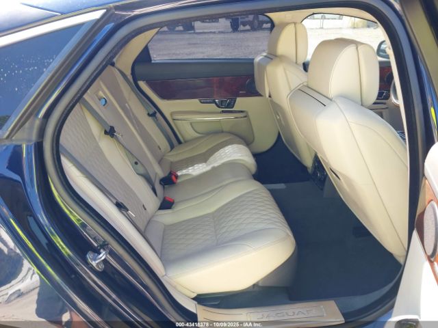 2018 JAGUAR XJ SAJWJ2GD0J8W16846 Photo 7