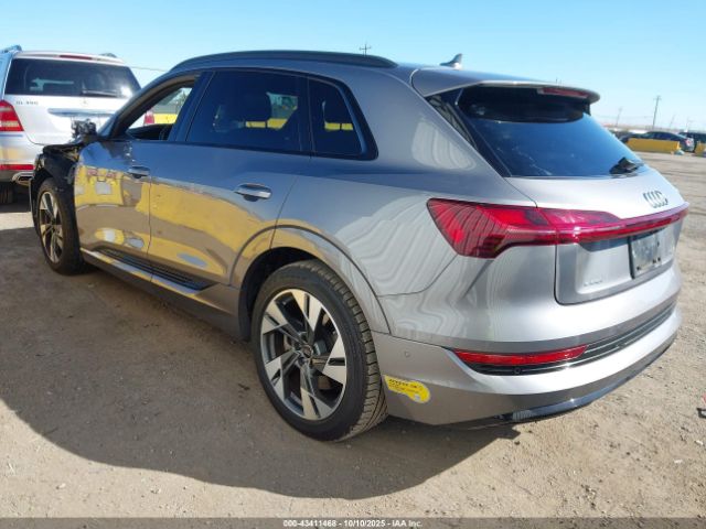 2022 AUDI E-TRON WA1AAAGE7NB006134 Photo 2