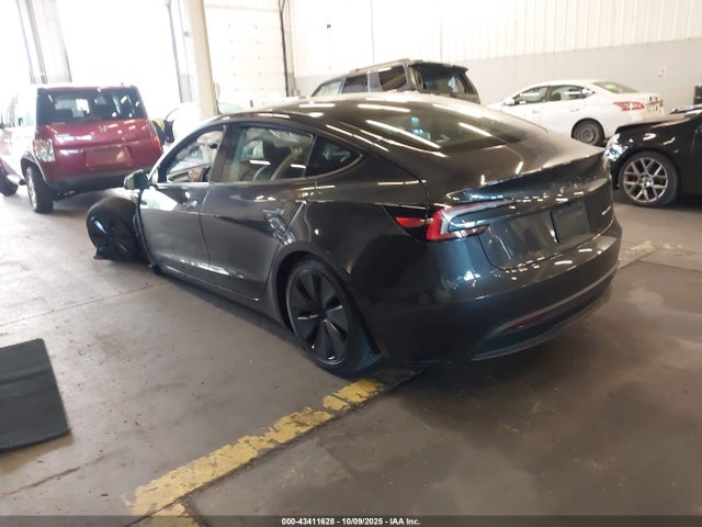 2025 TESLA MODEL 3 5YJ3E1EB0SF069127 Photo 2