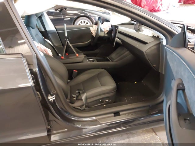 2025 TESLA MODEL 3 5YJ3E1EB0SF069127 Photo 4