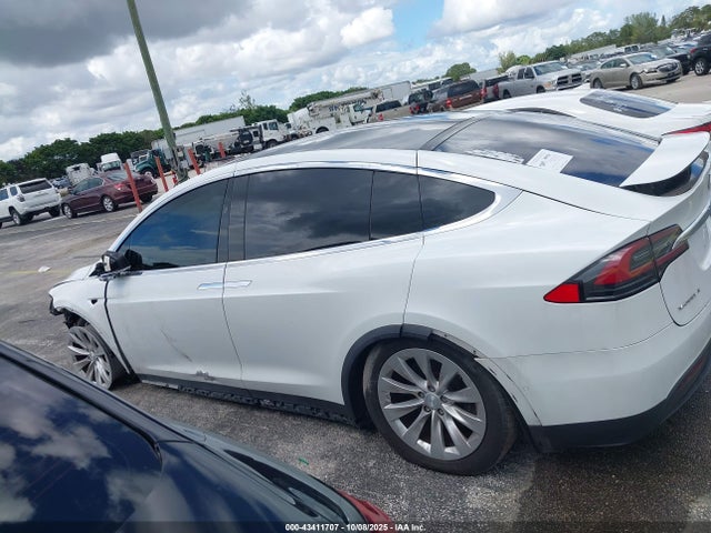 Продаж на аукціоні авто 2018 Tesla Model X 100d/75d/p100d, vin: 5YJXCBE23JF114041, номер лоту: 43411707