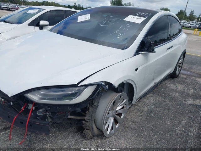 Продаж на аукціоні авто 2018 Tesla Model X 100d/75d/p100d, vin: 5YJXCBE23JF114041, номер лоту: 43411707