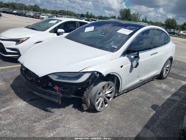 Продаж на аукціоні авто 2018 Tesla Model X 100d/75d/p100d, vin: 5YJXCBE23JF114041, номер лоту: 43411707