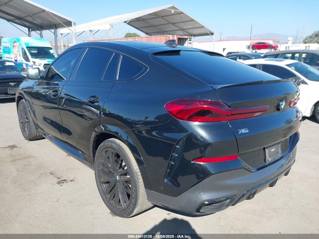 2021 BMW X6 5UXCY8C03M9E15204 Photo 2