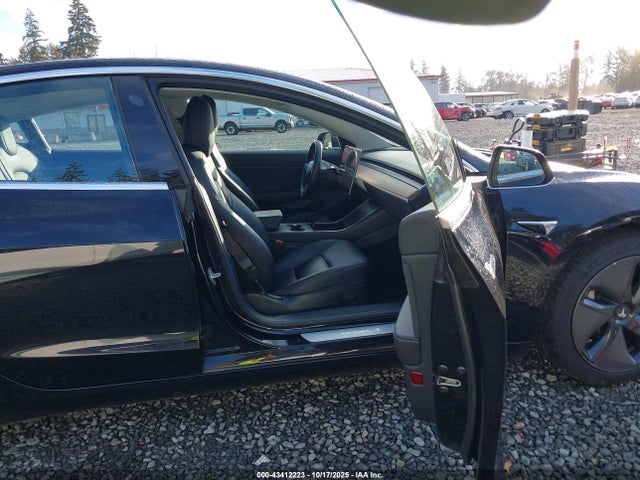 2018 TESLA MODEL 3 5YJ3E1EBXJF070817 Photo 4