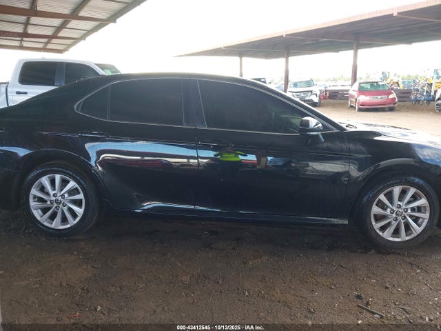 4T1C11AK1MU425379 Toyota CAMRY LE
