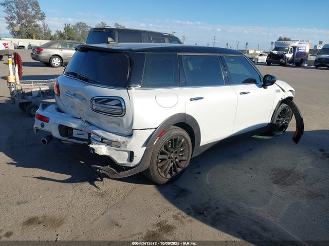 2024 MINI CLUBMAN WMWLV7C05R2U29944 Photo 3