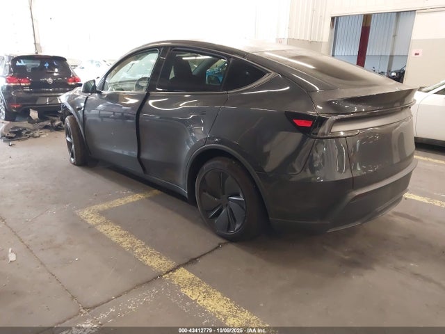 2026 TESLA MODEL Y 7SAYGDEE2TF376069 Photo 2