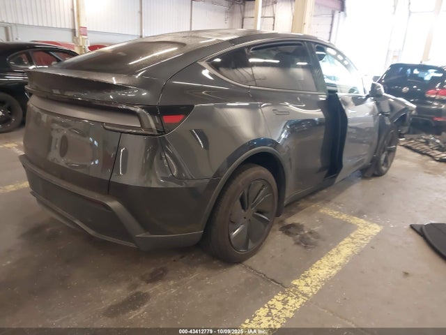 2026 TESLA MODEL Y 7SAYGDEE2TF376069 Photo 3