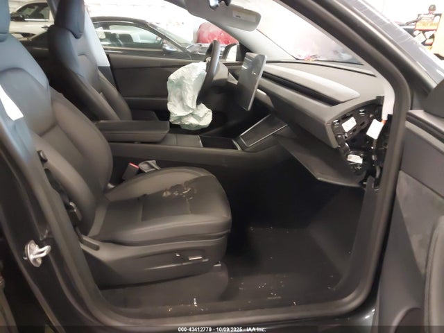 2026 TESLA MODEL Y 7SAYGDEE2TF376069 Photo 4