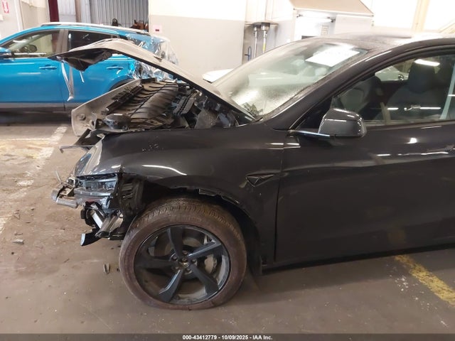 2026 TESLA MODEL Y 7SAYGDEE2TF376069 Photo 5