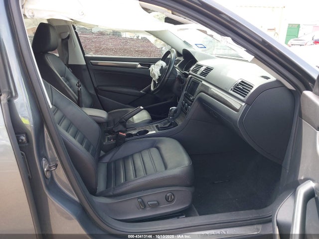 1VWCT7A36HC054867 Volkswagen Passat 1.8t Sel Premium