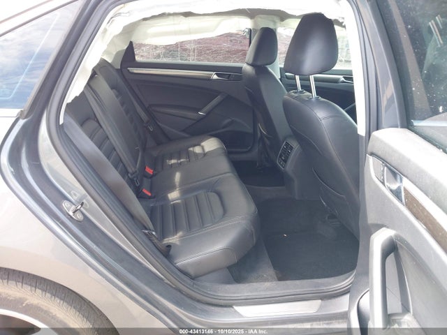1VWCT7A36HC054867 Volkswagen Passat 1.8t Sel Premium