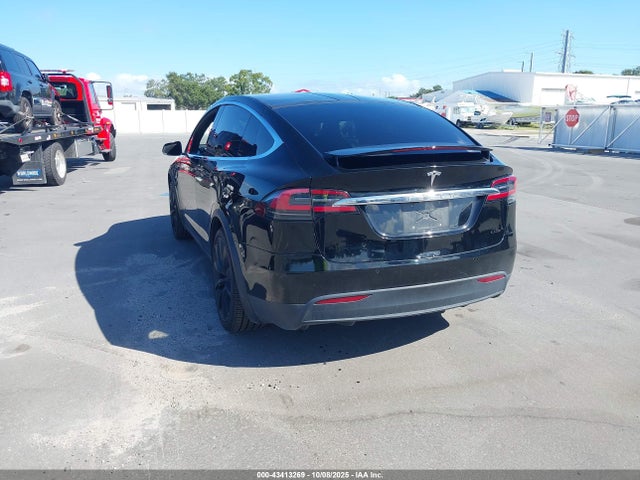 2017 TESLA MODEL X 5YJXCBE28HF067826 Photo 2